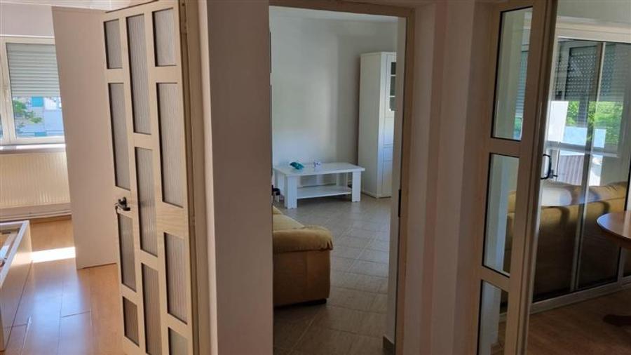 Apartament cu 2 camere decomandat în Calea București