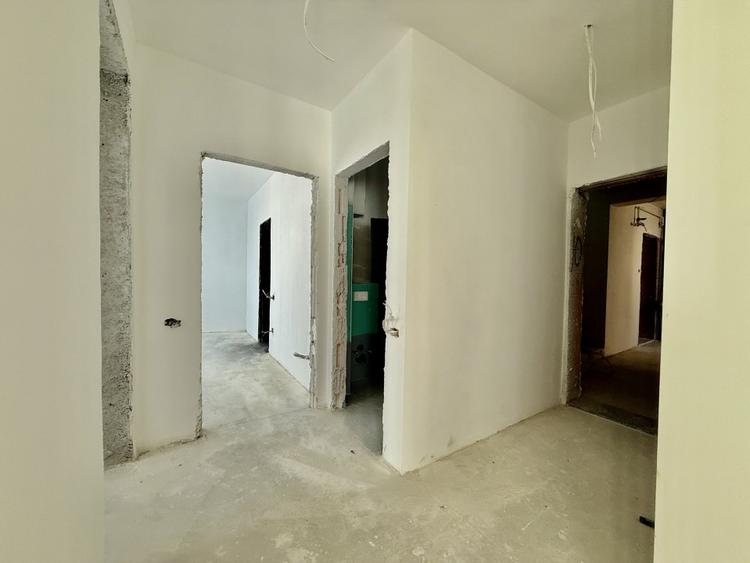 Apartament cu 3 camere semidecomandat în Moșilor