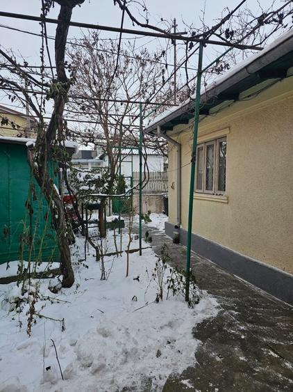 Casă individuală cu 4 camere cu Canalizare în Brătianu