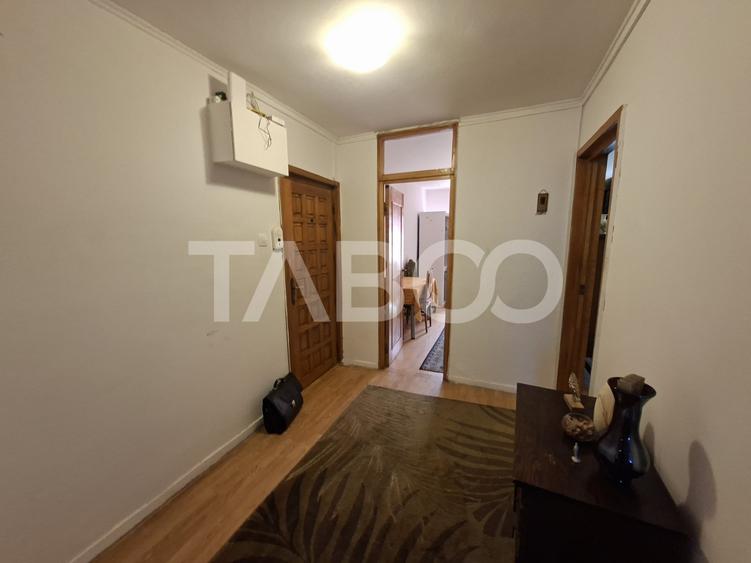 Apartament cu 3 camere decomandat, mobilat în Central