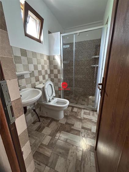 Casă cu 4 camere cu Teren 555 Mp în Eforie