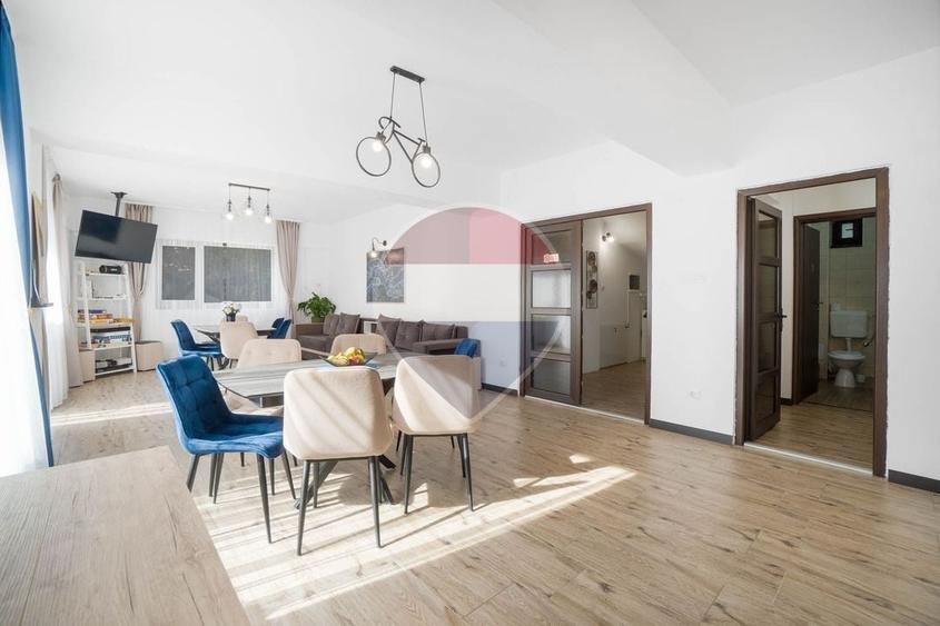 Casă individuală cu 10 camere cu Teren 947 Mp în Valea Alba