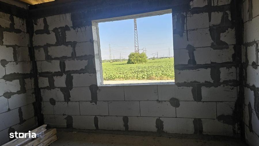 Casă cu 4 camere cu Teren 402 Mp în Ișalnița