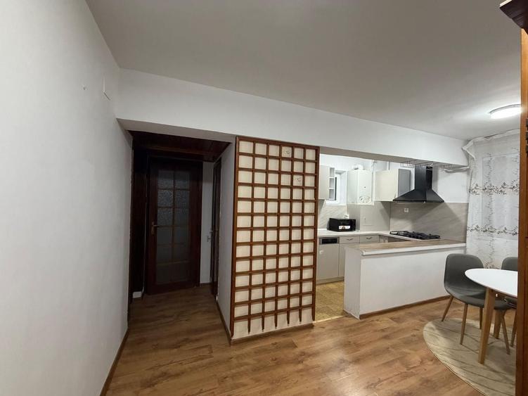 Apartament cu 3 camere decomandat, mobilat în P-ța Unirii