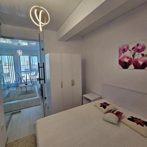 Apartament cu 2 camere semidecomandat, mobilat în Universitate