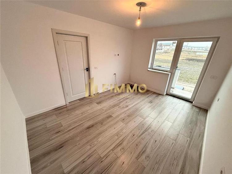 Duplex cu 4 camere cu Teren 260 Mp în Exterior Est