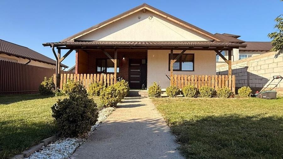 Casă cu 3 camere în Costi