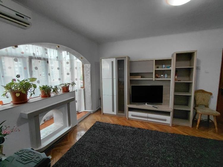 Apartament cu 2 camere semidecomandat, mobilat în 9 Mai