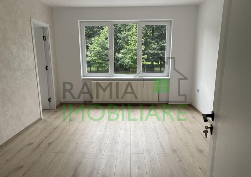 Apartament cu 4 camere decomandat în Tractorul