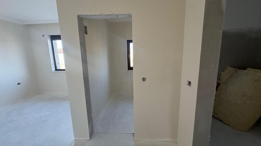 Duplex cu 5 camere cu Canalizare în Dumbrăvița