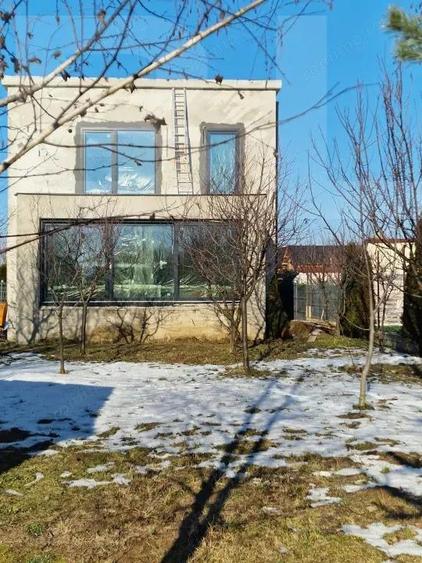 Casă cu Teren 800 Mp în Central