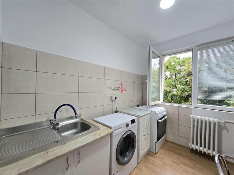 Apartament cu 2 camere decomandat în Tei