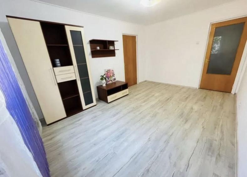 Apartament cu 3 camere decomandat, mobilat în Lacul Tei