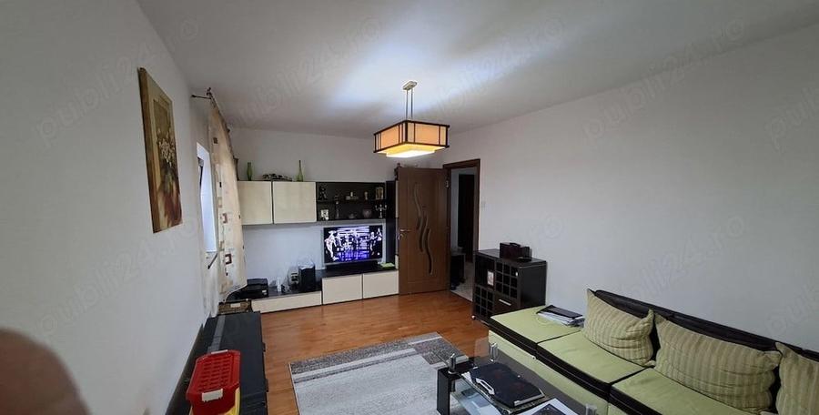 Apartament cu 3 camere decomandat în Scriitorilor