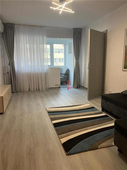 Apartament cu 3 camere semidecomandat, mobilat în Tineretului