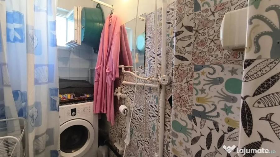 Apartament cu 3 camere semidecomandat în Gojdu