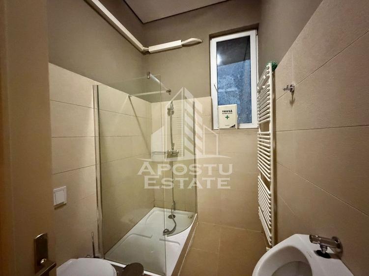 Apartament cu 4 camere semidecomandat, mobilat în P-ța Maria