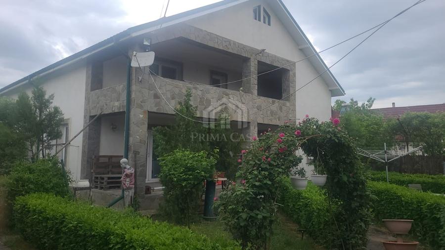 Casă individuală cu 5 camere cu Canalizare în Spătaru