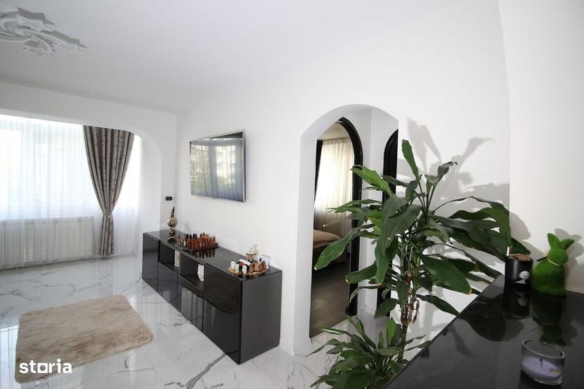 Apartament cu 3 camere semidecomandat în Cornișa