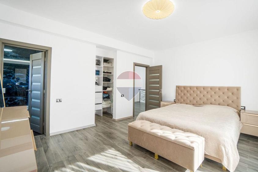 Casă individuală cu 5 camere cu Teren 400 Mp în Bunloc