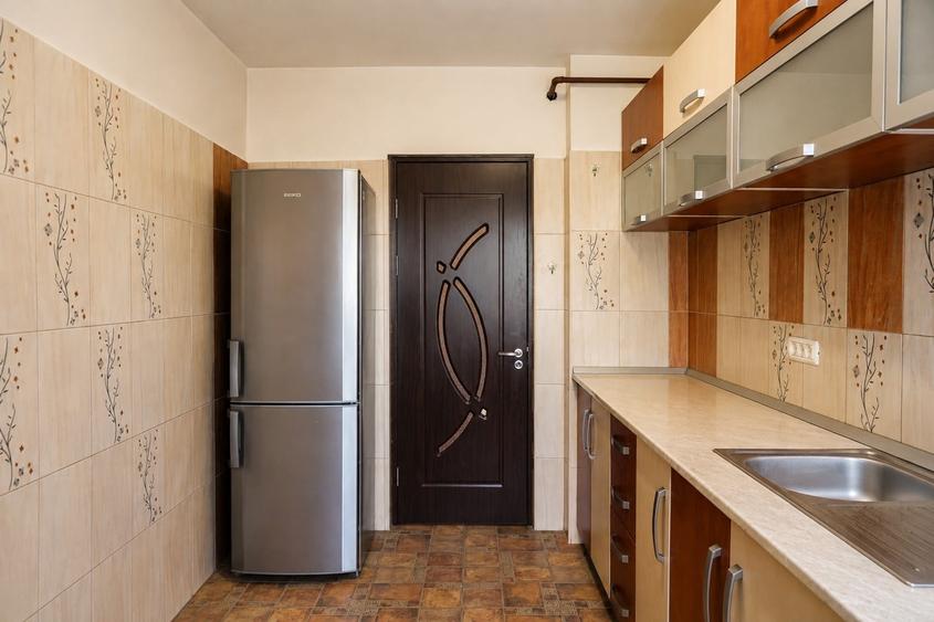 Apartament cu 3 camere decomandat, mobilat în Central