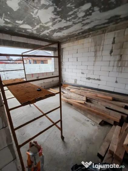 Casă cu 4 camere cu Teren 450 Mp în Malu Mare