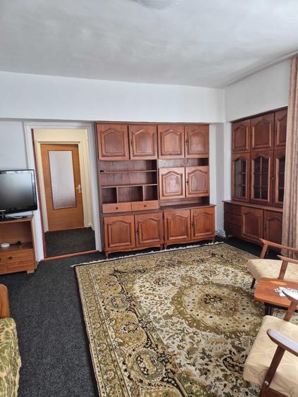 Apartament cu 2 camere semidecomandat în Centrul Civic