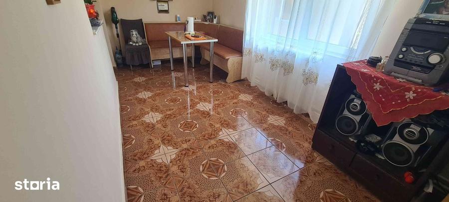 Lazu casa 3 dormitoare, teren 515 mp - 2