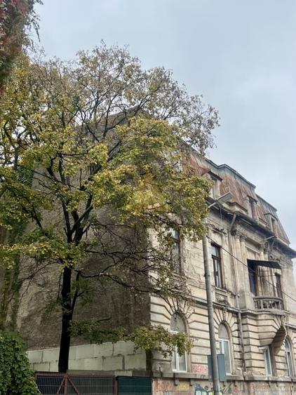 Casă individuală cu 14 camere cu Teren 286 Mp în P-ța Sfinții Voievozi