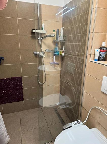 Apartament cu 3 camere decomandat în Tractorul