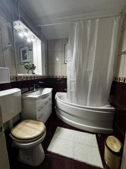 Apartament cu 3 camere decomandat în Berceni