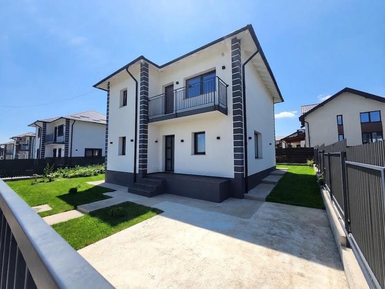 Casă individuală cu 4 camere cu Canalizare în Valea Adâncă