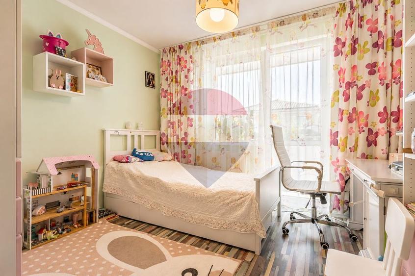 Apartament cu 3 camere decomandat, mobilat în Bucium