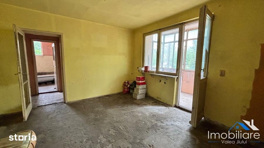 Apartament 2 camere Petro?ani, Str. Oituz, Etaj 1 - 7