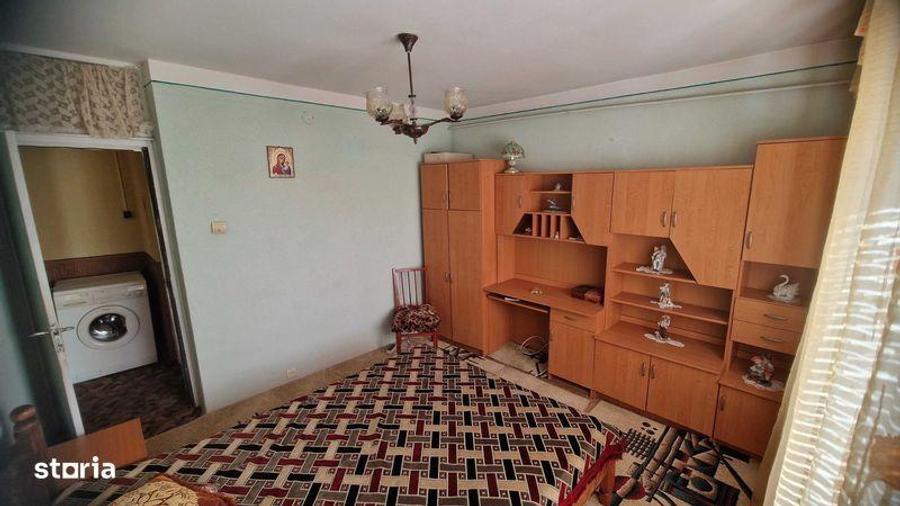 Vand apartament 3 camere, 68 mp, et. 4, decomandat, acoperis!!! - 8