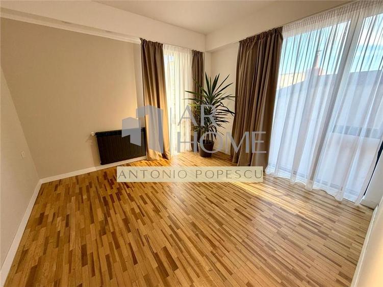 Apartament cu 3 camere decomandat, mobilat în P-ța Mihai Viteazu