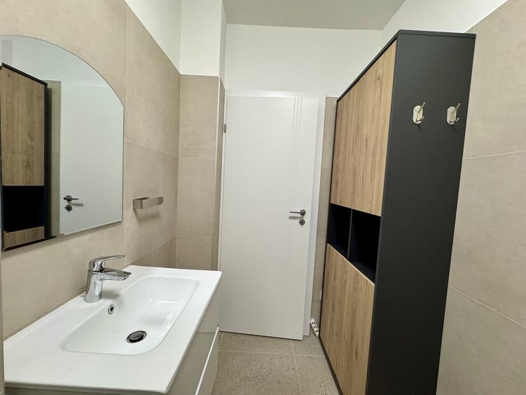 Apartament cu 3 camere semidecomandat, mobilat în Apahida