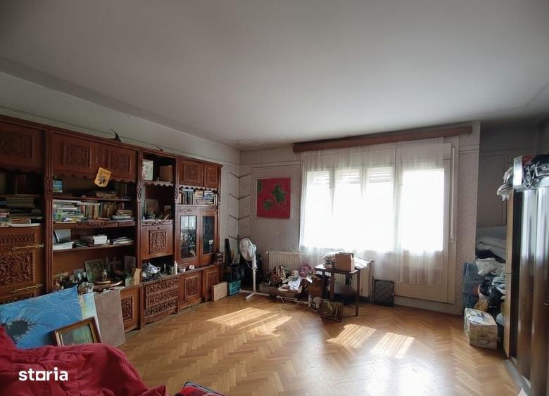 Casă cu 4 camere cu Teren 1000 Mp în Central