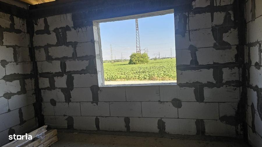 Casă cu 4 camere cu Teren 402 Mp în Ișalnița