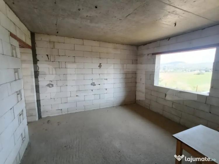 Casă cu 4 camere cu Teren 438 Mp în Central