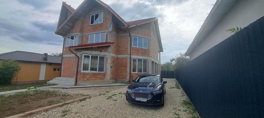 Casă cu 4 camere în Adunații-Copăceni