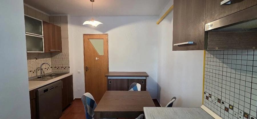 Apartament cu 3 camere semidecomandat în Muncii