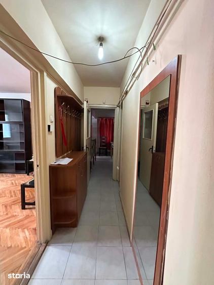 Apartament cu 3 camere semidecomandat în Micro 15
