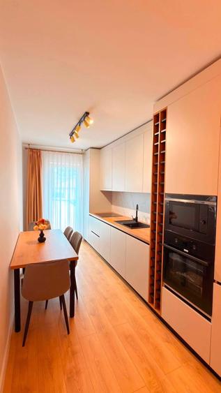 Apartament cu 3 camere semidecomandat în Florești