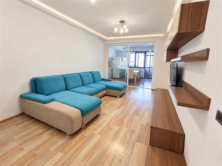 Apartament cu 3 camere nedecomandat, mobilat în Tractorul