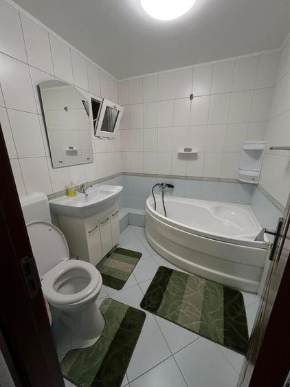 Apartament cu 3 camere decomandat în Sebastian
