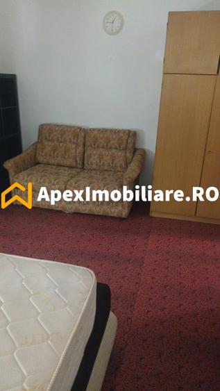 Garsonieră decomandată în Titan