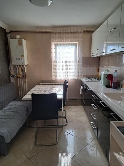 Apartament cu 4 camere decomandat în Năvodari