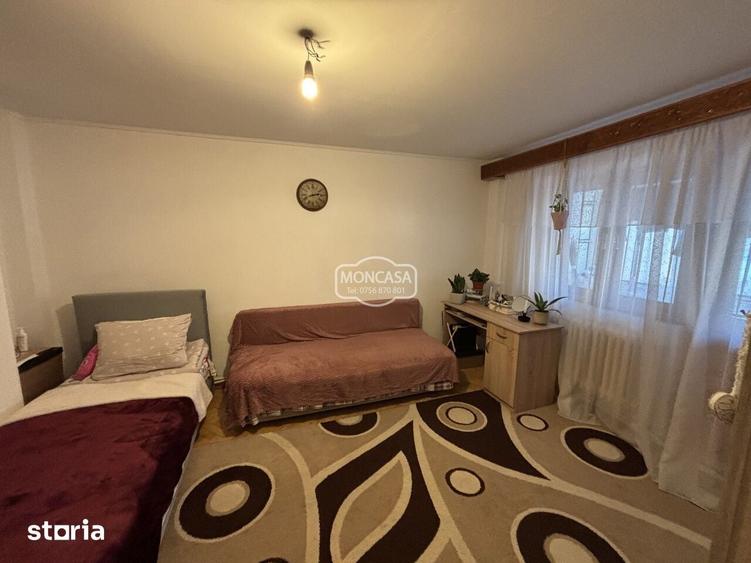 Apartament cu 4 camere decomandat în Central