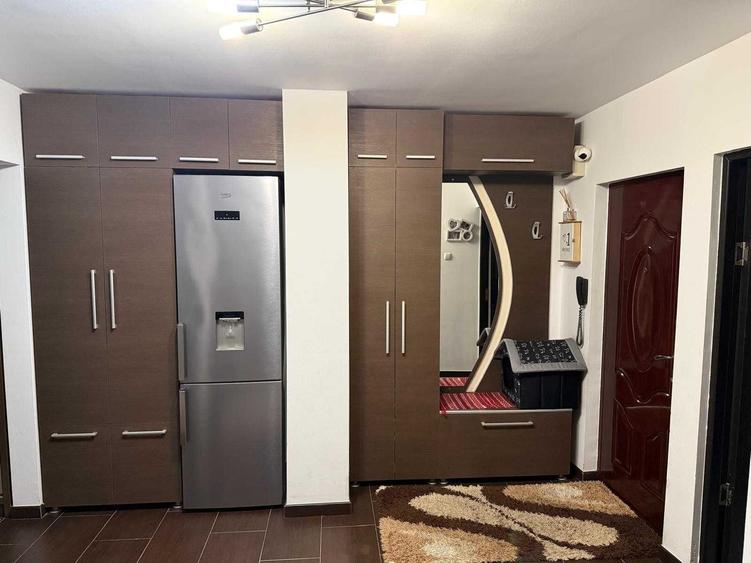 Apartament cu 3 camere decomandat în Cheriu